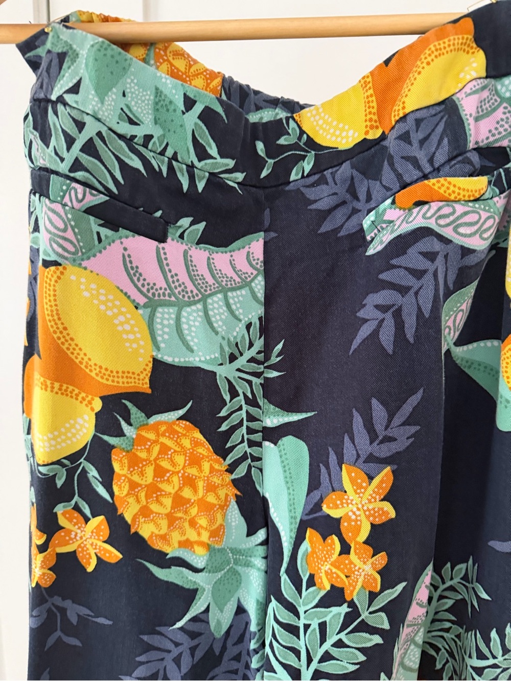 Maeve Navy Wide-Leg Tropical Print Pants - Picture 2 of 3
